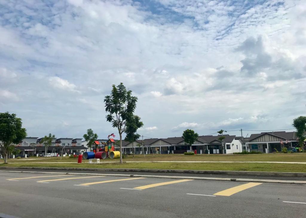 Chempaka Homestay Seri Iskandar Esterno foto