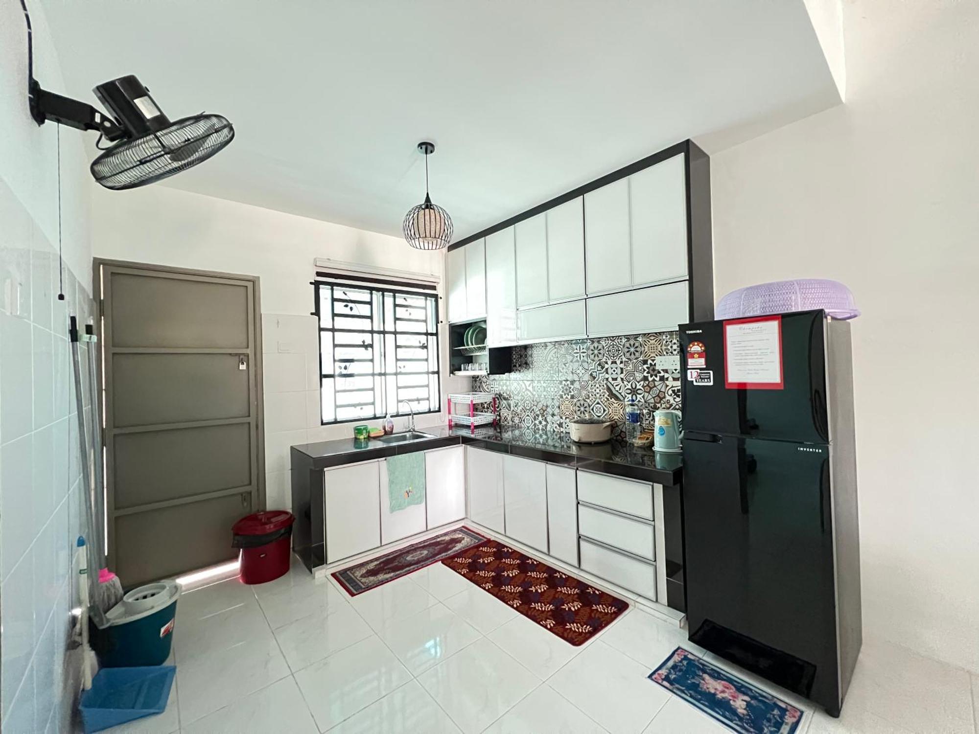Chempaka Homestay Seri Iskandar Esterno foto